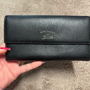 Authentic Gucci leather ladies wallet in black made in Italy